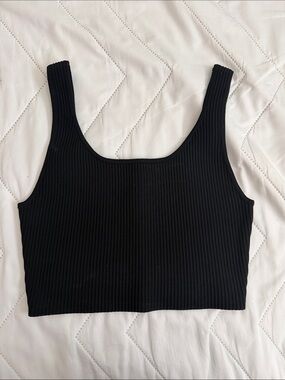 Cozi Black Ribbed Scoop-Neck Crop Tank